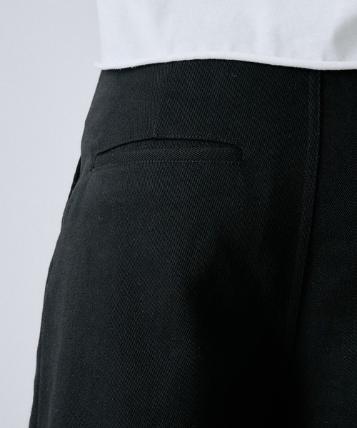 Regen Glanz(レーゲングランツ)の「deep front tuck volume cotton pants / ディープフロントタックボリュームコットンパンツ(その他パンツ・メンズ・ベージュ/ブラック/ライトホワイト・LARGE/SMALL/MEDIUM)」の15枚目の写真