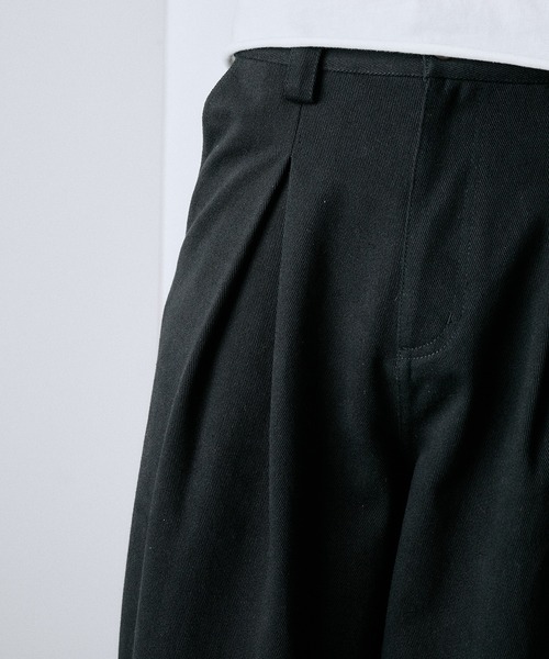Regen Glanz(レーゲングランツ)の「deep front tuck volume cotton pants / ディープフロントタックボリュームコットンパンツ(その他パンツ・メンズ・ベージュ/ブラック/ライトホワイト・LARGE/SMALL/MEDIUM)」の16枚目の写真