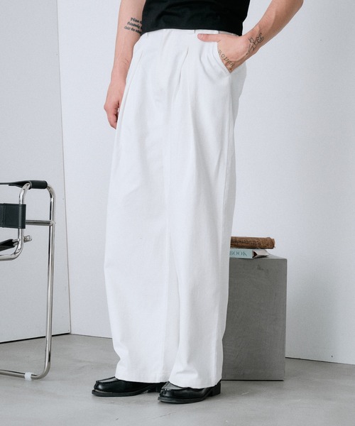 Regen Glanz(レーゲングランツ)の「deep front tuck volume cotton pants / ディープフロントタックボリュームコットンパンツ(その他パンツ・メンズ・ベージュ/ブラック/ライトホワイト・LARGE/SMALL/MEDIUM)」の19枚目の写真