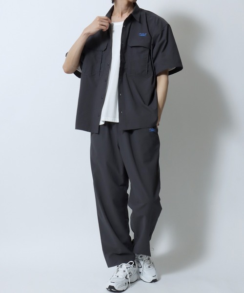 CONVERSE(コンバース)の「CONVERSE Jack Purcell/コンバース ジャックパーセル オーバーサイズ シアサッカー ユニセックス 半袖シャツ セットアップ対応(シャツ/ブラウス・メンズ・チャコール/ネイビー・S/M/L)」の18枚目の写真