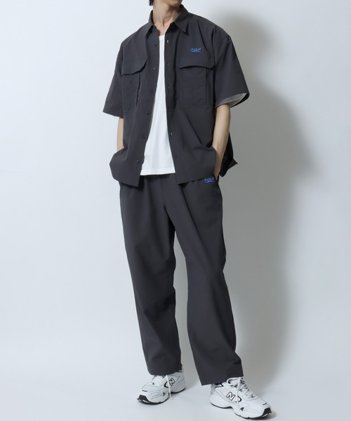 CONVERSE(コンバース)の「CONVERSE Jack Purcell/コンバース ジャックパーセル オーバーサイズ シアサッカー ユニセックス 半袖シャツ セットアップ対応(シャツ/ブラウス・メンズ・チャコール/ネイビー・S/M/L)」の20枚目の写真