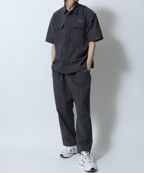 CONVERSE(コンバース)の「CONVERSE Jack Purcell/コンバース ジャックパーセル オーバーサイズ シアサッカー ユニセックス 半袖シャツ セットアップ対応(シャツ/ブラウス・メンズ・チャコール/ネイビー・S/M/L)」の21枚目の写真