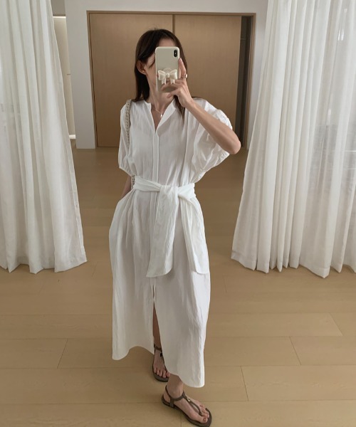 AMAJI(アマジ)の「Vネック スリット リボン付き ロング丈 ワンピース(ワンピース・レディース・ライトブルー/ブラック/ホワイト・FREE)」の7枚目の写真