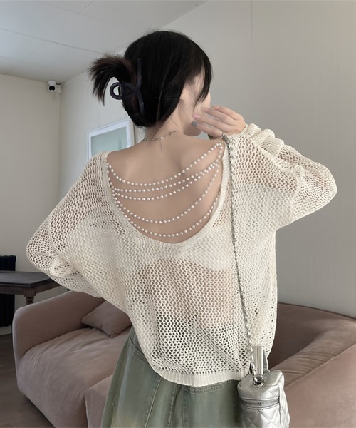 gossip！ロサンゼルス（ゴシップロサンゼルス）の「Y2Kパールチェーン付き バックオープン メッシュニット プルオーバー（Tシャツ/カットソー・レディース・オフホワイト・M）」の6枚目の写真