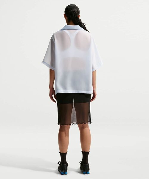 NIKE(ナイキ)の「ナイキ スポーツウェア ウィメンズ オーバーサイズド シアー トップス / Nike Sportswear Women's Oversized Sheer Top IR1681-407 Hydrogen Blue(ポロシャツ・レディース・クリアブルー・XS/XL/S/M/L/2XL)」の9枚目の写真