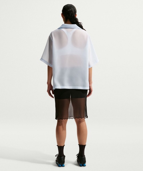 NIKE(ナイキ)の「ナイキ スポーツウェア ウィメンズ オーバーサイズド シアー トップス / Nike Sportswear Women's Oversized Sheer Top IR1681-407 Hydrogen Blue(ポロシャツ・レディース・クリアブルー・XS/XL/S/M/L/2XL)」の4枚目の写真