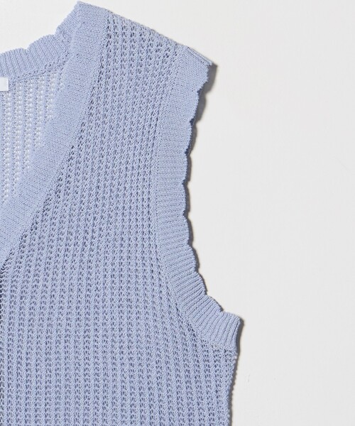 BEAUTY&YOUTH UNITED ARROWS(ビューティーアンドユースユナイテッドアローズ)の「スカラップ Vネック メッシュ ニットベスト(ベスト・レディース・ブラック・FREE)」の4枚目の写真