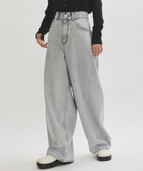 ADAM ET ROPE'(アダムエロペ)の「【定番】・【サステナブル】バックタックワイドデニム(デニムパンツ・レディース・サックスブルー・36/38)」の8枚目の写真