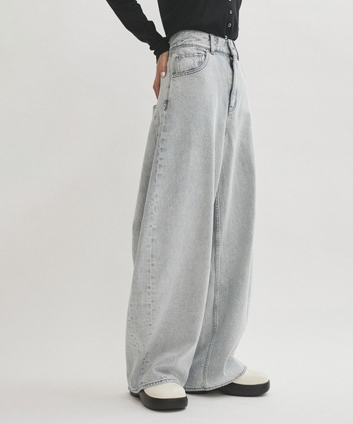 ADAM ET ROPE'(アダムエロペ)の「【定番】・【サステナブル】バックタックワイドデニム(デニムパンツ・レディース・サックスブルー・36/38)」の13枚目の写真