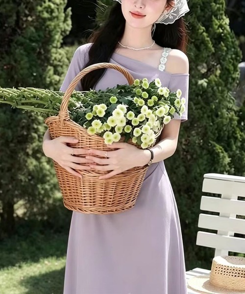 LUCPY(ラクピー)の「アシンメトリーオフショルワンピース(ワンピース・レディース・パープル・MEDIUM/SMALL/X-LARGE/LARGE)」の4枚目の写真