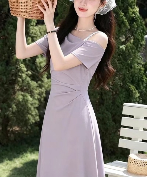 LUCPY(ラクピー)の「アシンメトリーオフショルワンピース(ワンピース・レディース・パープル・MEDIUM/SMALL/X-LARGE/LARGE)」の5枚目の写真