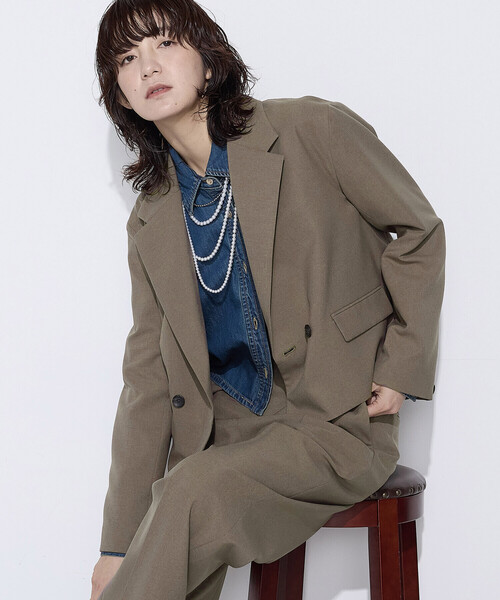 COMME CA Wardrobe(コムサワードローブ)の「〔 +サイズ 〕 【セットアップ対応】パウダープレーンストレッチ ショートダブルジャケット(セットアップ・レディース・ネイビー/ブラウン・13号/15号)」の3枚目の写真