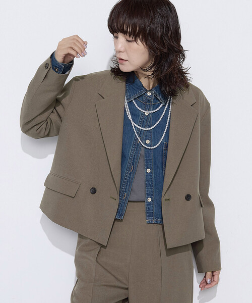 COMME CA Wardrobe(コムサワードローブ)の「〔 +サイズ 〕 【セットアップ対応】パウダープレーンストレッチ ショートダブルジャケット(セットアップ・レディース・ネイビー/ブラウン・13号/15号)」の5枚目の写真