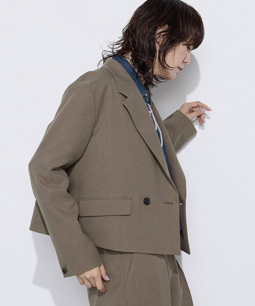 COMME CA Wardrobe(コムサワードローブ)の「〔 +サイズ 〕 【セットアップ対応】パウダープレーンストレッチ ショートダブルジャケット(セットアップ・レディース・ネイビー/ブラウン・13号/15号)」の6枚目の写真