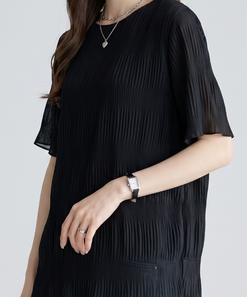 umune(ウムネ)の「プリーツトップス 半袖 五分袖 シアー素材 立体シャーリング メロウ 凹凸 表面感 伸縮性 ストレッチ 透け感 きれいめMIX インナー 夏(Tシャツ/カットソー・レディース・オフホワイト/ブラック・FREE)」の5枚目の写真