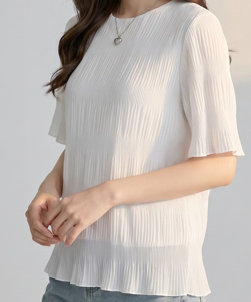 umune(ウムネ)の「プリーツトップス 半袖 五分袖 シアー素材 立体シャーリング メロウ 凹凸 表面感 伸縮性 ストレッチ 透け感 きれいめMIX インナー 夏(Tシャツ/カットソー・レディース・オフホワイト/ブラック・FREE)」の7枚目の写真
