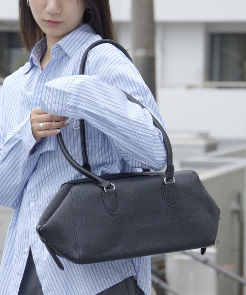MCM ハンドバッグ　ショルダーバッグ　エンボス加工　ブラック Embossed Handbag /エンボス ハンドバッグ シボ加工 シンプル