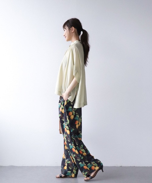 Jines(ジネス)の「レモンプリントタックパンツ(スラックス・レディース・ホワイト/ブラック・38)」の4枚目の写真