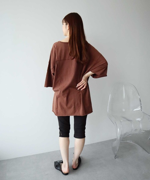earth music&ecology(アースミュージックアンドエコロジー)の「ナンバリングビッグTシャツ(Tシャツ/カットソー・レディース・アイボリー/ダークグレー/ブラウン・FREE)」の16枚目の写真
