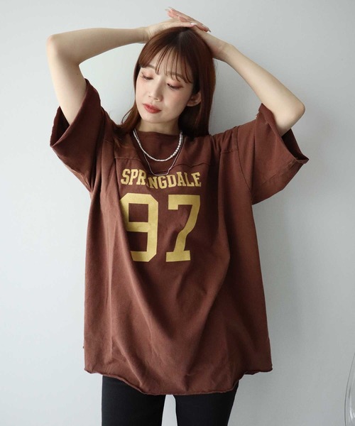 earth music&ecology(アースミュージックアンドエコロジー)の「ナンバリングビッグTシャツ(Tシャツ/カットソー・レディース・アイボリー/ダークグレー/ブラウン・FREE)」の22枚目の写真