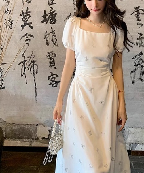 LUCPY（ラクピー）の「フラワー刺繍スクエアネックロングワンピース（ワンピース・レディース・ホワイト・LARGE/X-LARGE/MEDIUM/SMALL）」の3枚目の写真