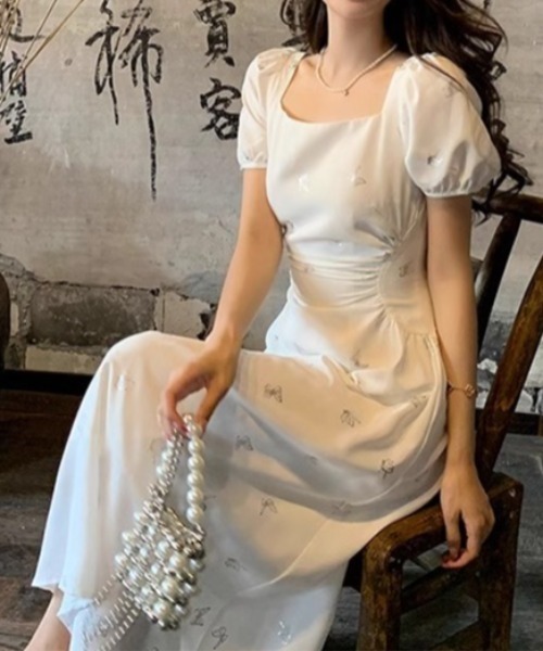 LUCPY（ラクピー）の「フラワー刺繍スクエアネックロングワンピース（ワンピース・レディース・ホワイト・LARGE/X-LARGE/MEDIUM/SMALL）」の6枚目の写真
