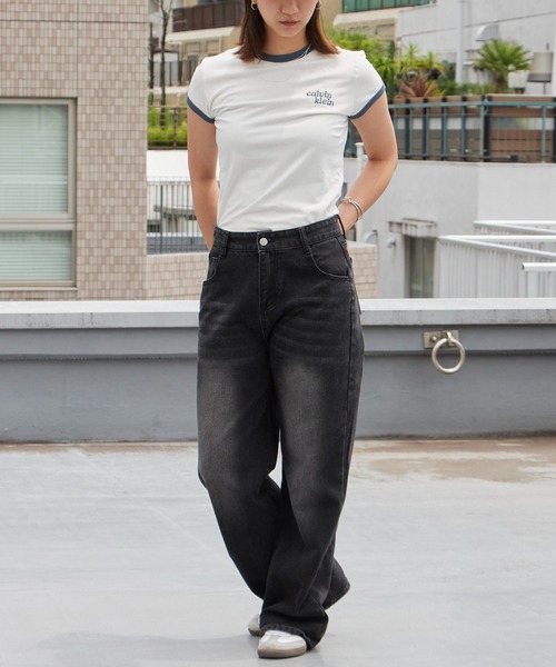 Calvin Klein（カルバン・クライン）の「Calvin Klein/カルバンクライン Tシャツ - ショートスリーブスリムロゴリンガーTシャツ スリムフィット タイト コンパクト 胸ロゴ 半袖 配色 レディース 秋 秋服 2026年秋冬（Tシャツ/カットソー・レディース・ホワイト/ネイビー・S/M）」の8枚目の写真