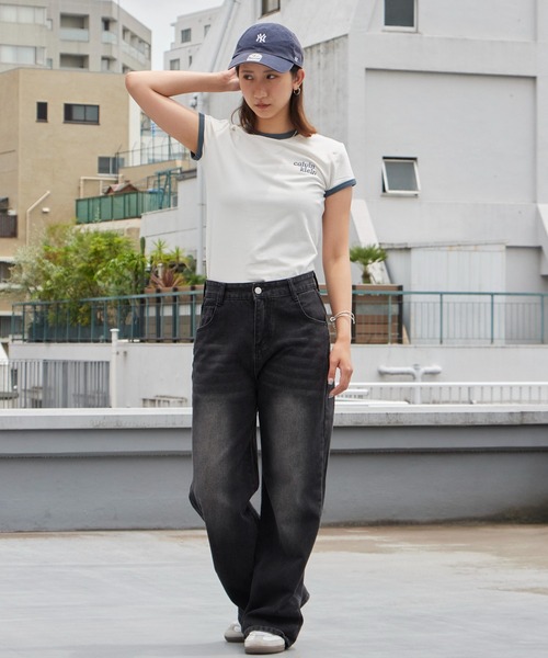 Calvin Klein（カルバン・クライン）の「Calvin Klein/カルバンクライン Tシャツ - ショートスリーブスリムロゴリンガーTシャツ スリムフィット タイト コンパクト 胸ロゴ 半袖 配色 レディース 秋 秋服 2026年秋冬（Tシャツ/カットソー・レディース・ホワイト/ネイビー・S/M）」の9枚目の写真