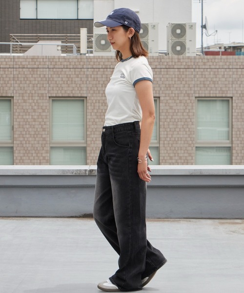 Calvin Klein（カルバン・クライン）の「Calvin Klein/カルバンクライン Tシャツ - ショートスリーブスリムロゴリンガーTシャツ スリムフィット タイト コンパクト 胸ロゴ 半袖 配色 レディース 秋 秋服 2026年秋冬（Tシャツ/カットソー・レディース・ホワイト/ネイビー・S/M）」の11枚目の写真