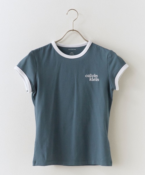 Calvin Klein（カルバン・クライン）の「Calvin Klein/カルバンクライン Tシャツ - ショートスリーブスリムロゴリンガーTシャツ スリムフィット タイト コンパクト 胸ロゴ 半袖 配色 レディース 秋 秋服 2026年秋冬（Tシャツ/カットソー・レディース・ホワイト/ネイビー・S/M）」の12枚目の写真
