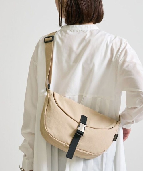 LIZDAYS(リズデイズ)の「Kacchirin SHOULDER BAG(ショルダーバッグ・レディース・ベージュ/グリーン系/サーモンピンク/ブルーグレー・FREE)」の2枚目の写真