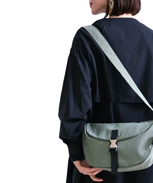 LIZDAYS(リズデイズ)の「Kacchirin SHOULDER BAG(ショルダーバッグ・レディース・ベージュ/グリーン系/サーモンピンク/ブルーグレー・FREE)」の5枚目の写真