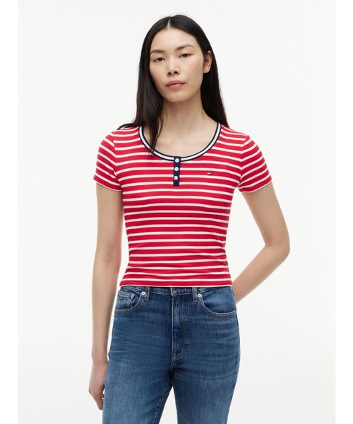 tommy jeans（トミー ジーンズ）の「ヘンリーネックスリムショートスリーブTシャツ（Tシャツ/カットソー・レディース・ブルー/レッド・X-SMALL/SMALL/MEDIUM/LARGE）」の2枚目の写真