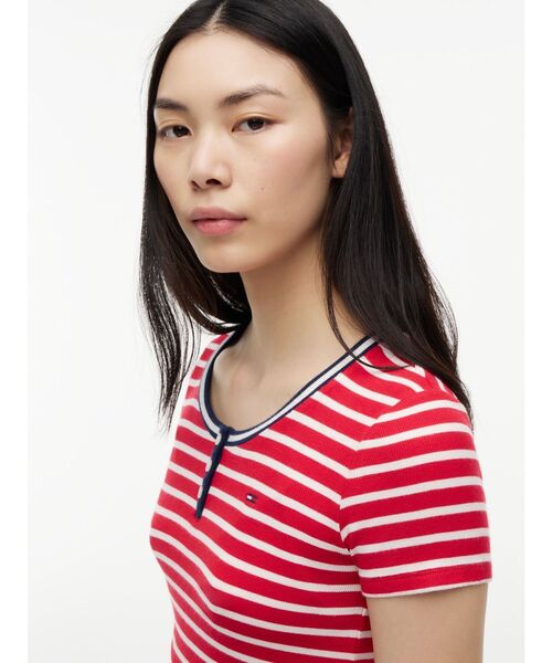 tommy jeans（トミー ジーンズ）の「ヘンリーネックスリムショートスリーブTシャツ（Tシャツ/カットソー・レディース・ブルー/レッド・X-SMALL/SMALL/MEDIUM/LARGE）」の4枚目の写真