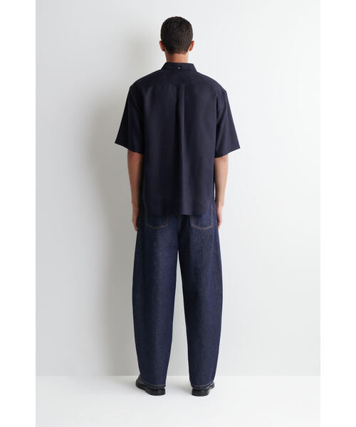 COS(コス)の「オーバーサイズ プルオーバーシャツ(シャツ/ブラウス・メンズ・ネイビー・M/XS/S/L/XL)」の2枚目の写真