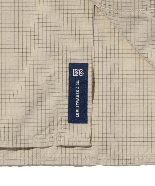 Levi's(リーバイス)の「Levi's/リーバイス BLUETAB(TM) リラックス ボタンダウン シャツ(シャツ/ブラウス・メンズ・ベージュ・M/S/L/XL)」の7枚目の写真