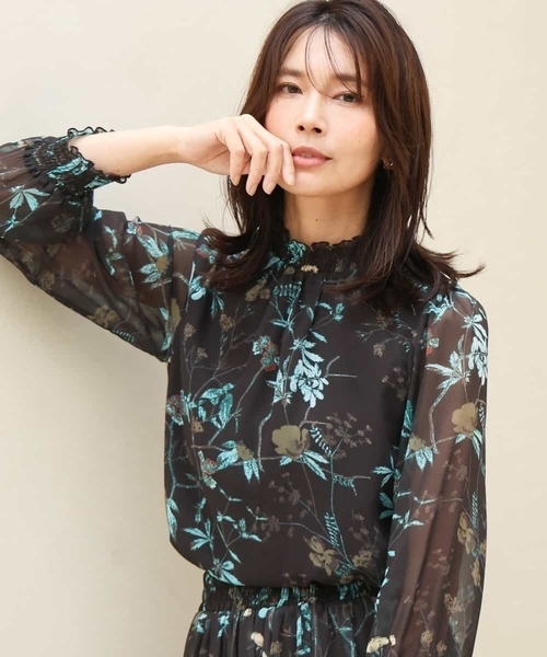 MK MICHEL KLEIN（エムケーミッシェルクラン）の「[洗える]水彩花柄シフォンブラウス（シャツ/ブラウス・レディース・ダークブラウン/キャメル・38）」の14枚目の写真