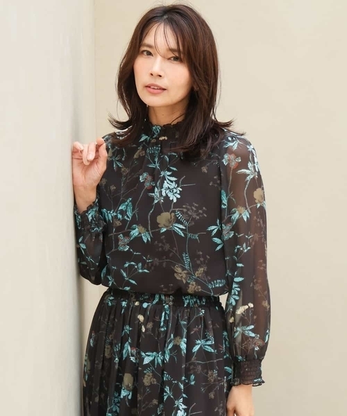 MK MICHEL KLEIN（エムケーミッシェルクラン）の「[洗える]水彩花柄シフォンブラウス（シャツ/ブラウス・レディース・ダークブラウン/キャメル・38）」の17枚目の写真