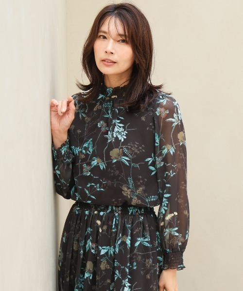 MK MICHEL KLEIN（エムケーミッシェルクラン）の「[洗える]水彩花柄シフォンブラウス（シャツ/ブラウス・レディース・ダークブラウン/キャメル・38）」の6枚目の写真