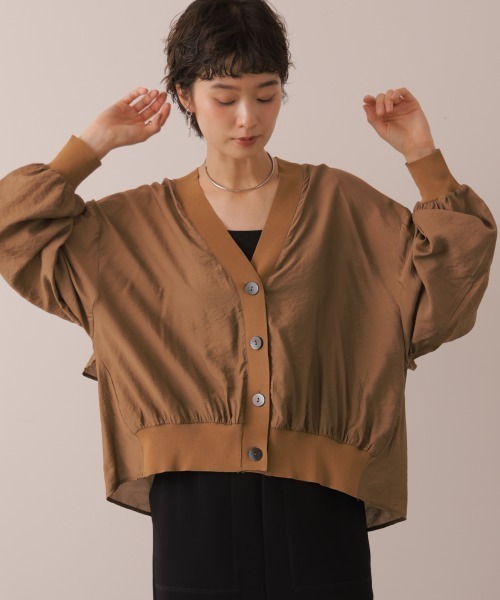Bou Jeloud(ブージュルード)の「後ろフリルカーディガン(カーディガン/ボレロ・レディース・ブラック/キャメル/アイボリー・FREE)」の6枚目の写真