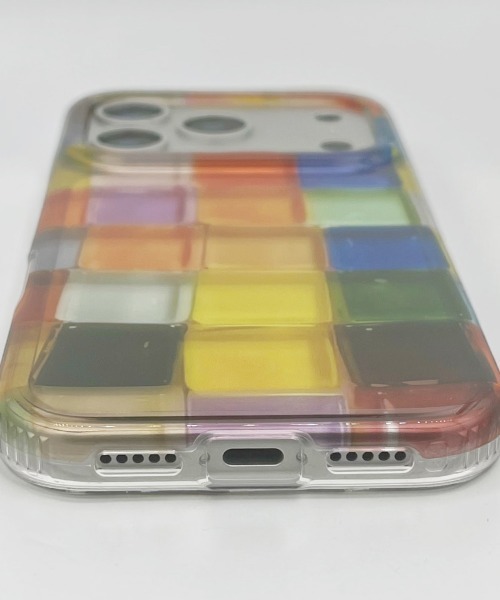 Fun & Daily(ファンアンドデイリー)の「Color Block iPhone 16 17 Pro ProMax Case / アイフォンケース(スマホケース/カバー・レディース・マルチ・iPhone 16/iPhone 16 Pro/iPhone 16 Pro Max/iPhone 17 Pro Max/iPhone 17 Pro/iPhone 17)」の3枚目の写真