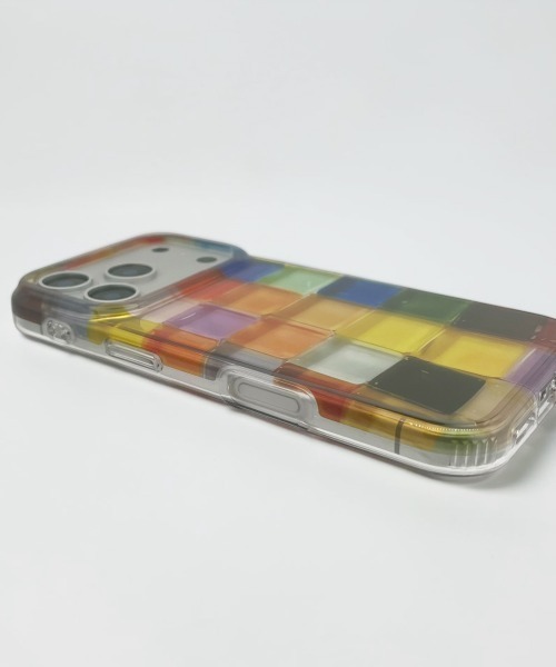 Fun & Daily(ファンアンドデイリー)の「Color Block iPhone 16 17 Pro ProMax Case / アイフォンケース(スマホケース/カバー・レディース・マルチ・iPhone 16/iPhone 16 Pro/iPhone 16 Pro Max/iPhone 17 Pro Max/iPhone 17 Pro/iPhone 17)」の4枚目の写真
