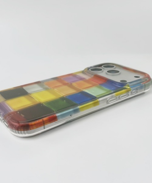 Fun & Daily(ファンアンドデイリー)の「Color Block iPhone 16 17 Pro ProMax Case / アイフォンケース(スマホケース/カバー・レディース・マルチ・iPhone 16/iPhone 16 Pro/iPhone 16 Pro Max/iPhone 17 Pro Max/iPhone 17 Pro/iPhone 17)」の5枚目の写真