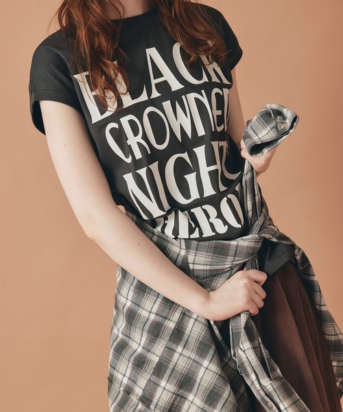 AT THE TRNK(アットザトランク)の「英字ロゴプリント ノースリ Tシャツ AT THE TRNK(Tシャツ/カットソー・レディース・ブラック/チャコール/ホワイト・フリー)」の3枚目の写真