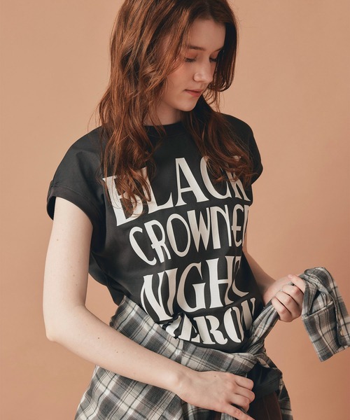 AT THE TRNK(アットザトランク)の「英字ロゴプリント ノースリ Tシャツ AT THE TRNK(Tシャツ/カットソー・レディース・ブラック/チャコール/ホワイト・フリー)」の6枚目の写真