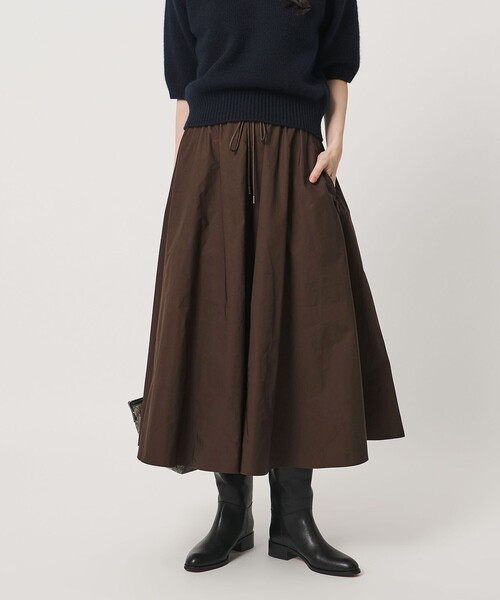 UNITED ARROWS（ユナイテッドアローズ）の「タフタ ジップ フレアスカート ‐ウォッシャブル‐（スカート・レディース・オリーブ/ブラック/ダークブラウン・36/38）」の2枚目の写真
