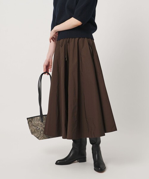 UNITED ARROWS（ユナイテッドアローズ）の「タフタ ジップ フレアスカート ‐ウォッシャブル‐（スカート・レディース・オリーブ/ブラック/ダークブラウン・36/38）」の4枚目の写真