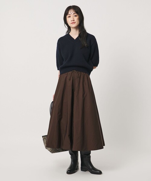 UNITED ARROWS（ユナイテッドアローズ）の「タフタ ジップ フレアスカート ‐ウォッシャブル‐（スカート・レディース・オリーブ/ブラック/ダークブラウン・36/38）」の5枚目の写真
