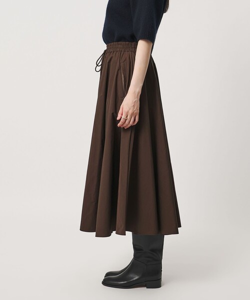 UNITED ARROWS（ユナイテッドアローズ）の「タフタ ジップ フレアスカート ‐ウォッシャブル‐（スカート・レディース・オリーブ/ブラック/ダークブラウン・36/38）」の13枚目の写真