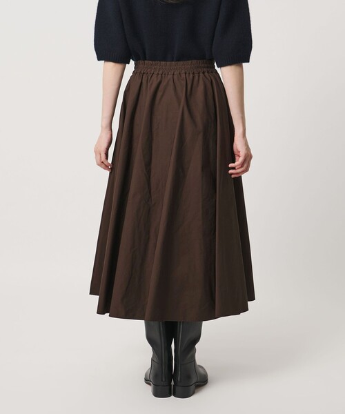 UNITED ARROWS（ユナイテッドアローズ）の「タフタ ジップ フレアスカート ‐ウォッシャブル‐（スカート・レディース・オリーブ/ブラック/ダークブラウン・36/38）」の14枚目の写真